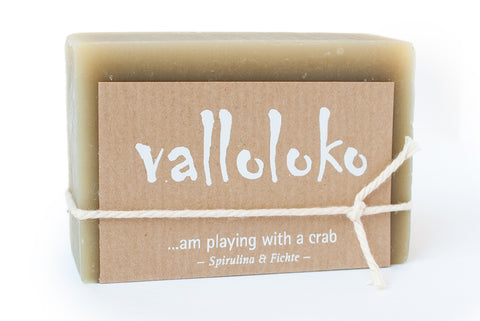 Naturseife ....I´m playing with a crab mit Spirulina von Valloloko plastikfrei verpackt